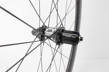 Tubeless carbon wielset 38mm met DT Swiss 350 naven