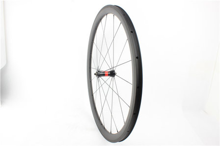 Tubeless carbon wielset 38mm met DT Swiss 240 naven