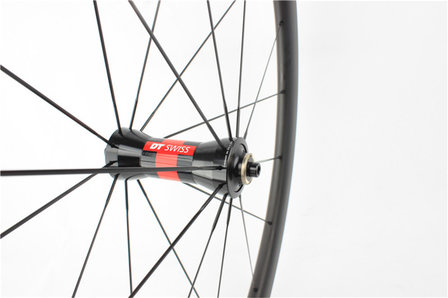 Tubeless carbon wielset 38mm met DT Swiss 240 naven