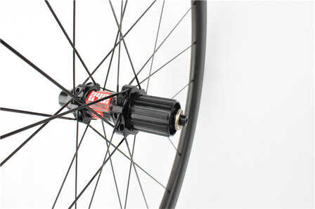 Tubeless carbon wielset 38mm met DT Swiss 240 naven