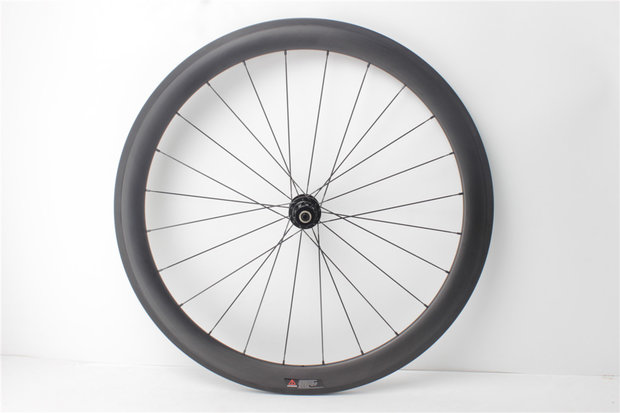 Tubeless carbon wielset 50mm met DT Swiss 240 naven